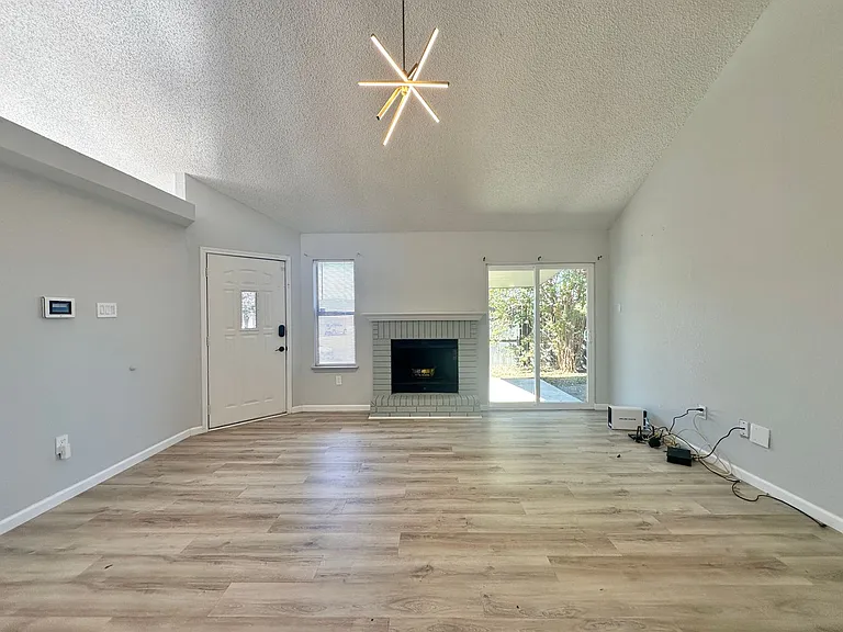 312 Bronc Dr — Photo 4