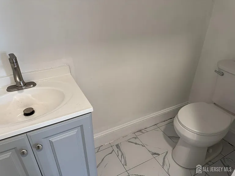 266 Sandford St — Photo 12