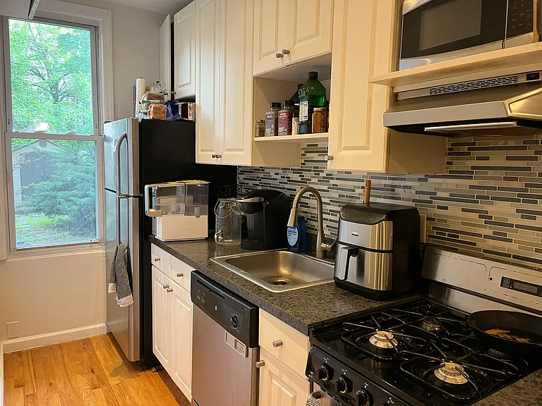 209 Clinton St #A — Photo 6
