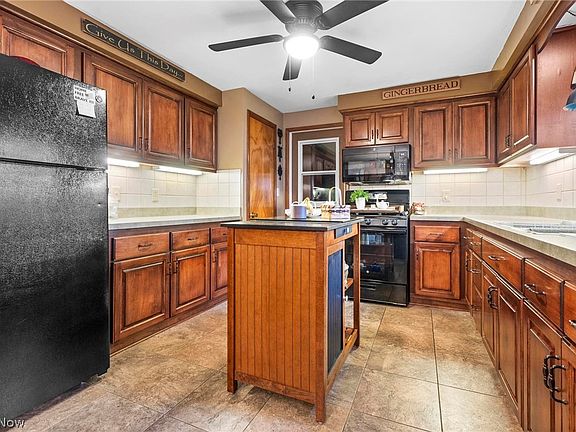 3rd image of 4401 Forest Hill Dr