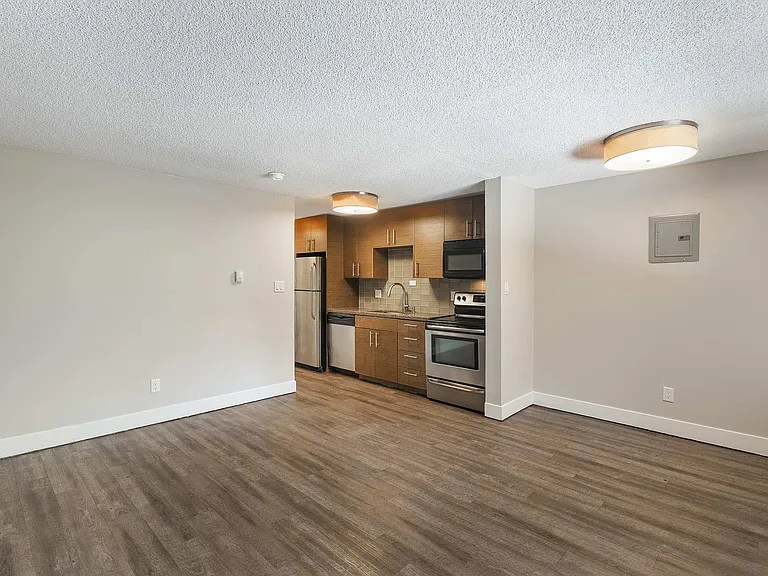 1202 Logan — Photo 18