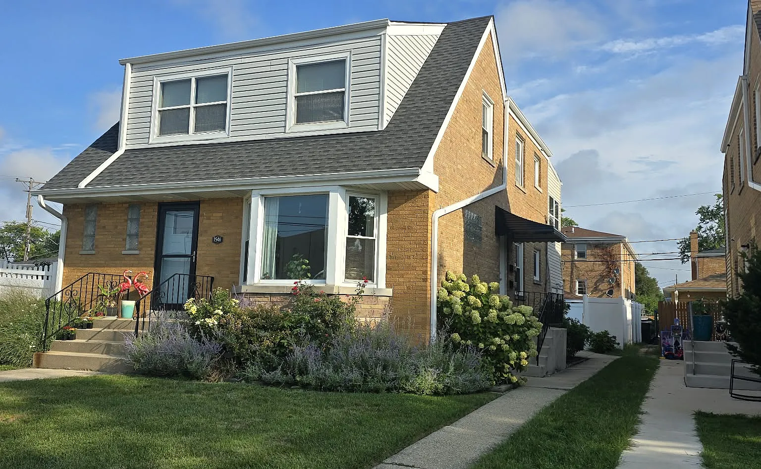 2 bed, 1200 sqft, $1,900 — Photo 1