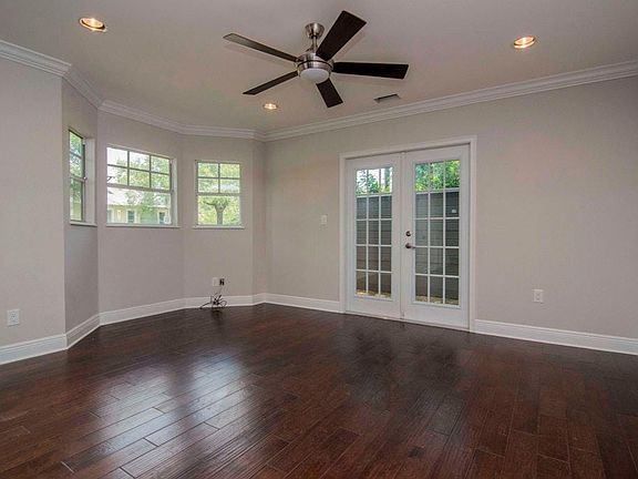 3rd image of 506 S Willow Ave APT 6