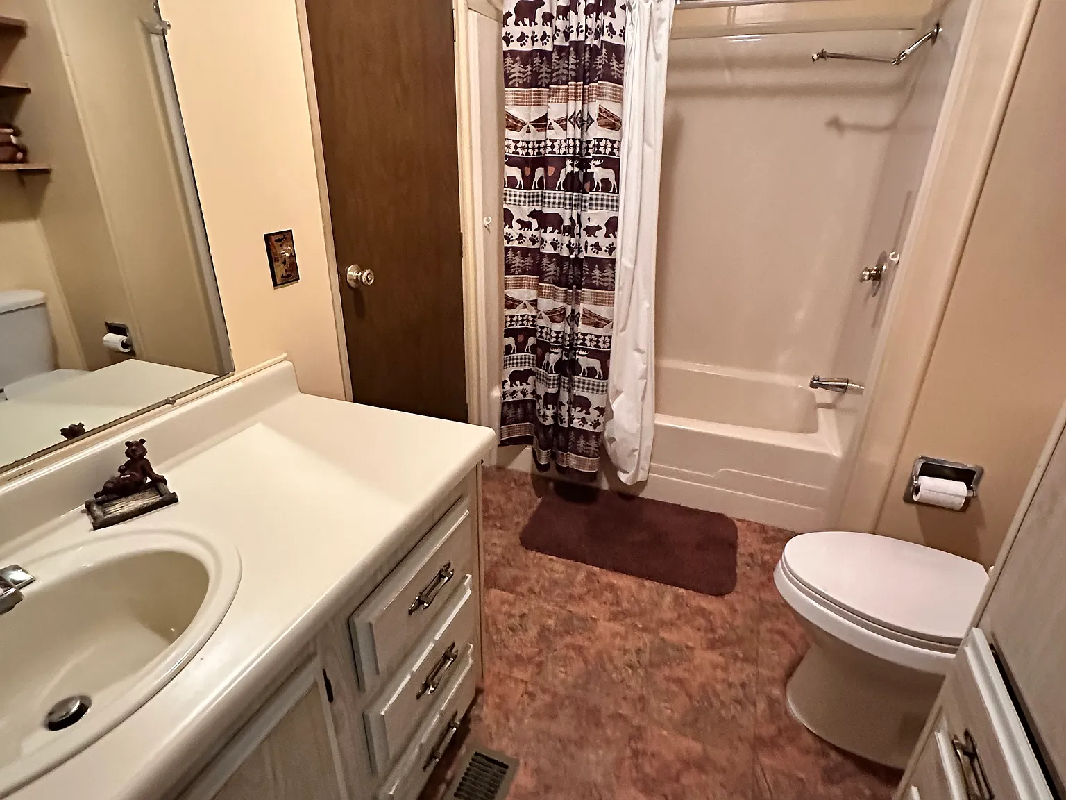 4460 Northwood Dr — Photo 2