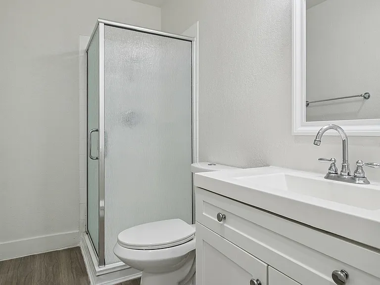 2x2 Bathroom 2
