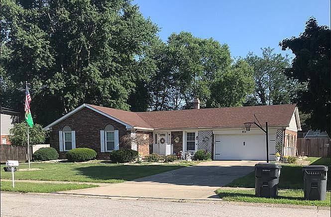 1st image of 814 Orchard Ln