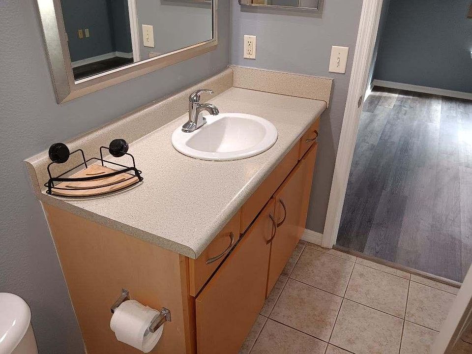 Full Bathroom #2 attached to Bedroom # 2