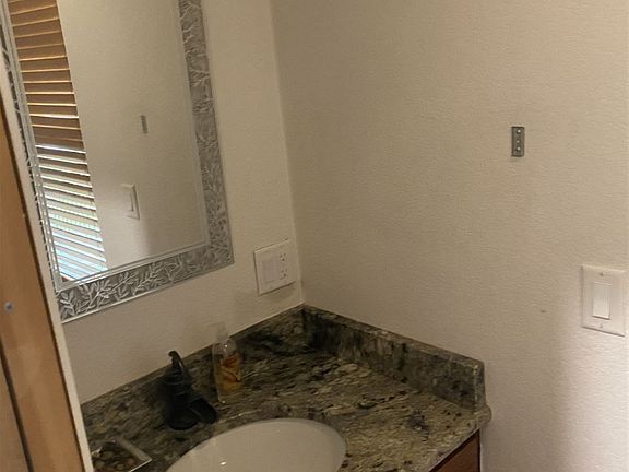 3rd image of 31 Treetop Cir