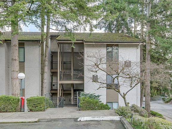 2nd image of 10410 NE 32nd Pl APT D204