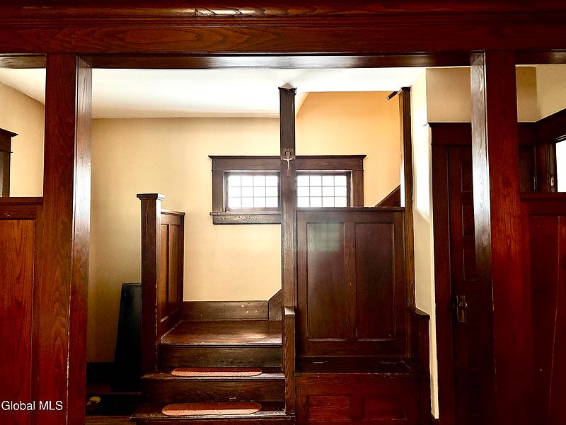 3rd image of 289 W Lawrence Street