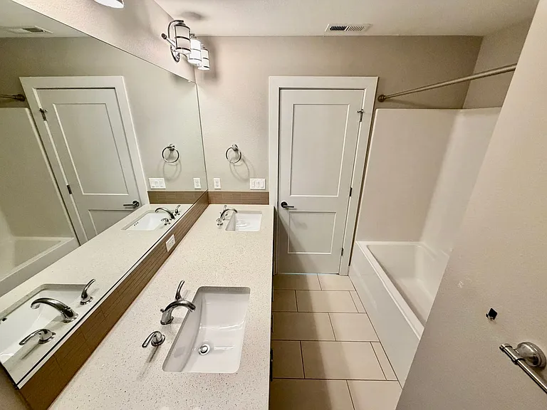 N0512 — Photo 23