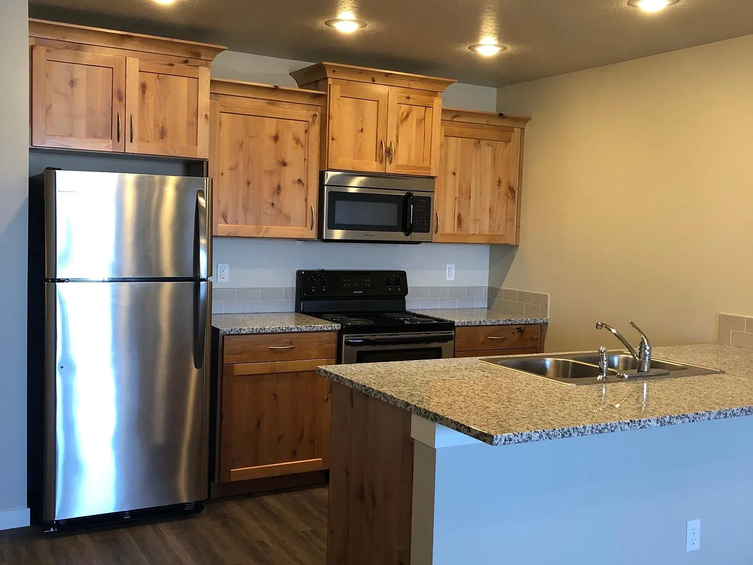 3 bed, 1165 sqft, $1,595 — Photo 4