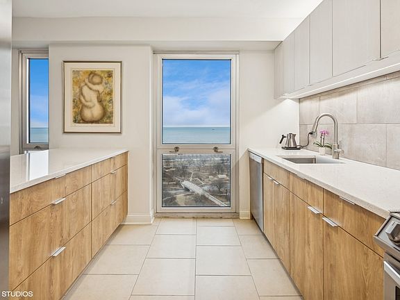 3rd image of 1960 N Lincoln Park W APT 3010