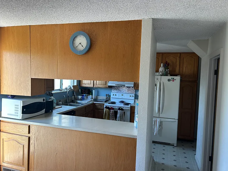 242 Griffith St — Photo 11