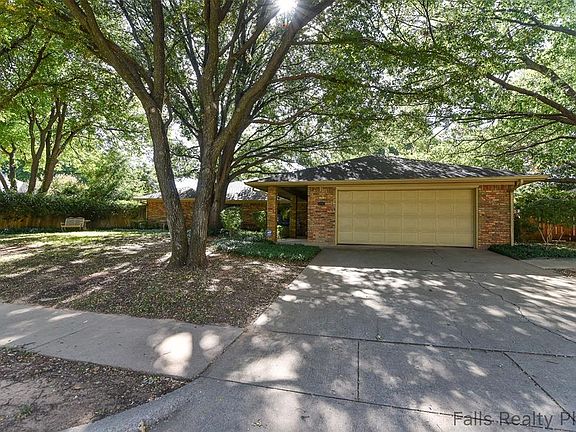 2nd image of 2202 N Elmwood Cir