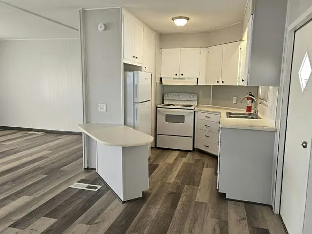 406 50th Avenue Plz W #107 — Photo 3