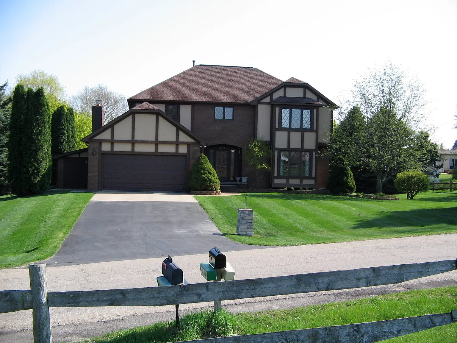 4701 N Clubview Dr photo 1