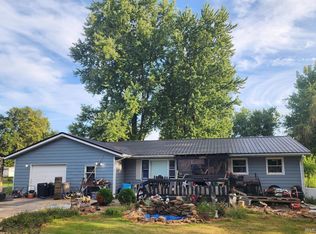 528 3rd St, Elnora, IN