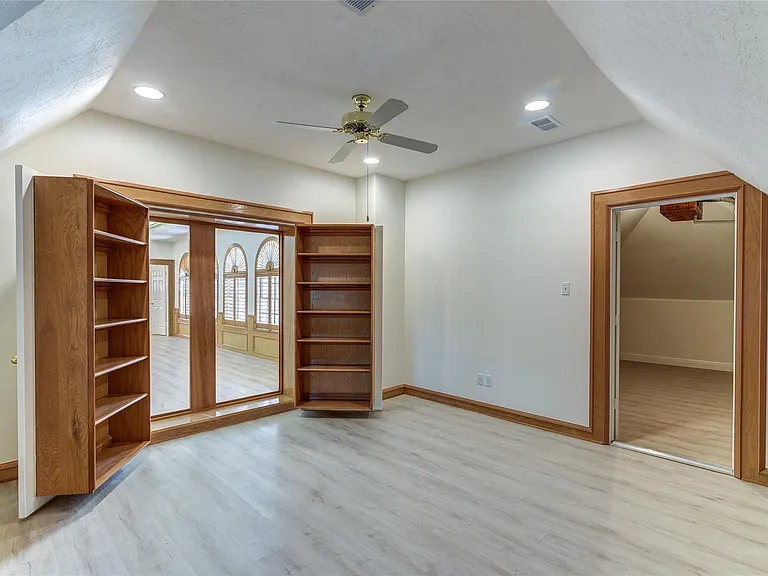 90 Heathrow Ln — Photo 17