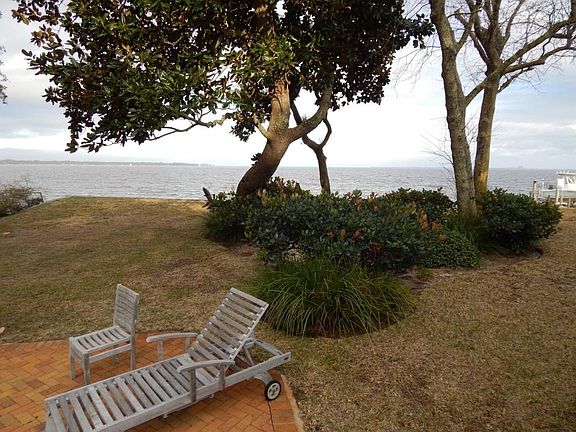 3rd image of 51 Bay Dr NE