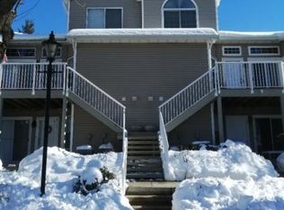 28 Ray Ct, Bedminster, NJ 07921