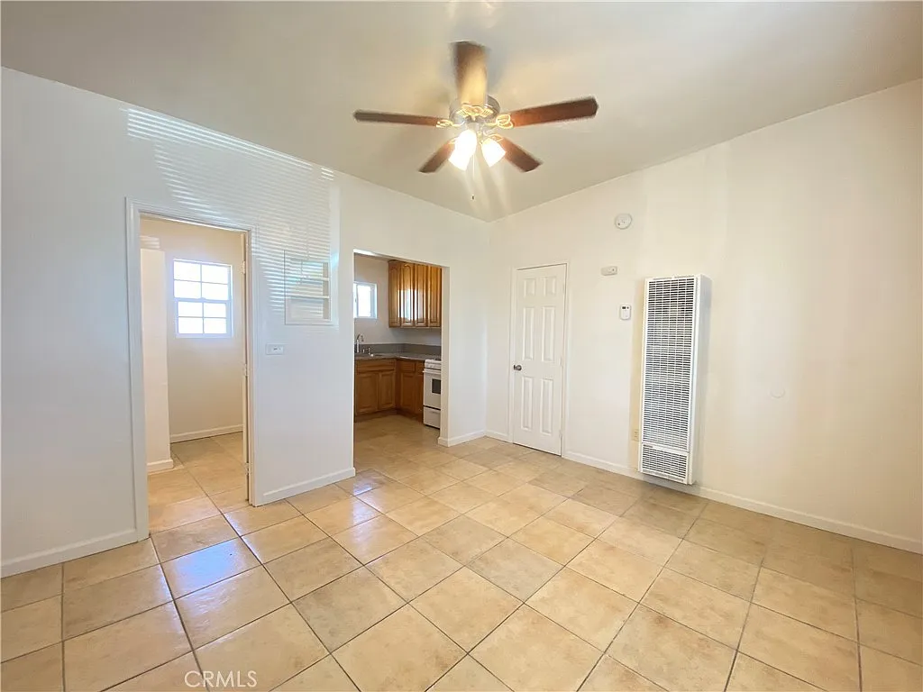 Studio, 500 sqft, $1,050 — Photo 3
