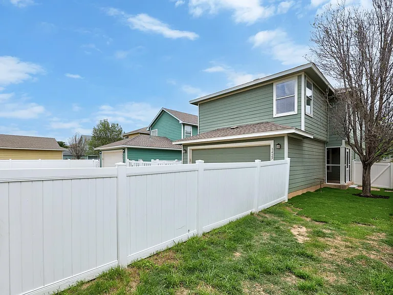 1429 Davis Mountain Loop — Photo 30