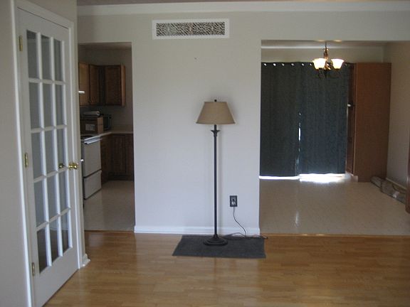 2nd image of 22 Belmont Pl W