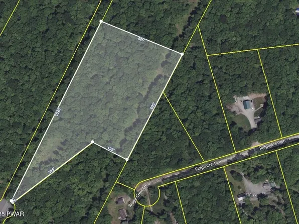 141 Wedgewood Dr, Hawley, PA 18428