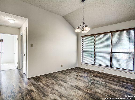 4th image of 10930 Lake Path Dr