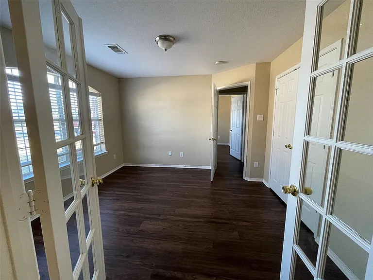 4601 Saint Thomas Pl — Photo 2