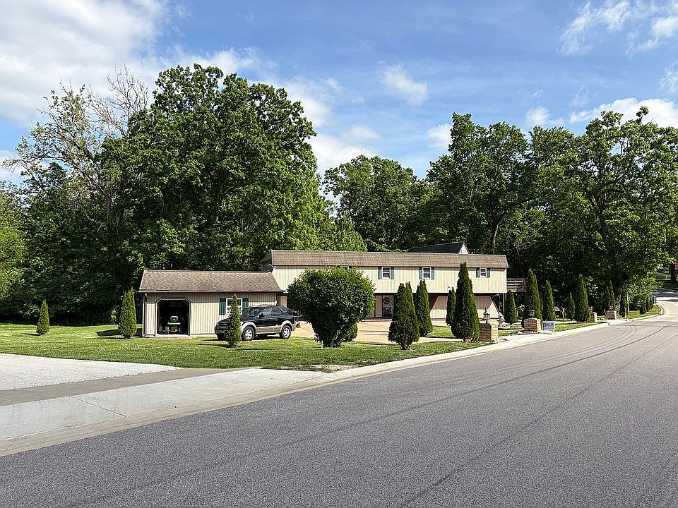 1st image of 831 Ridgewood Dr