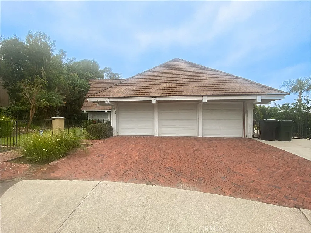 4 bed, 2590 sqft, $5,300 — Photo 1