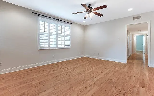 6818 Louis Xiv St — Photo 4