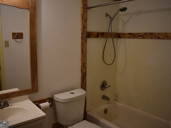 4th image of 2334 Commerce Rd