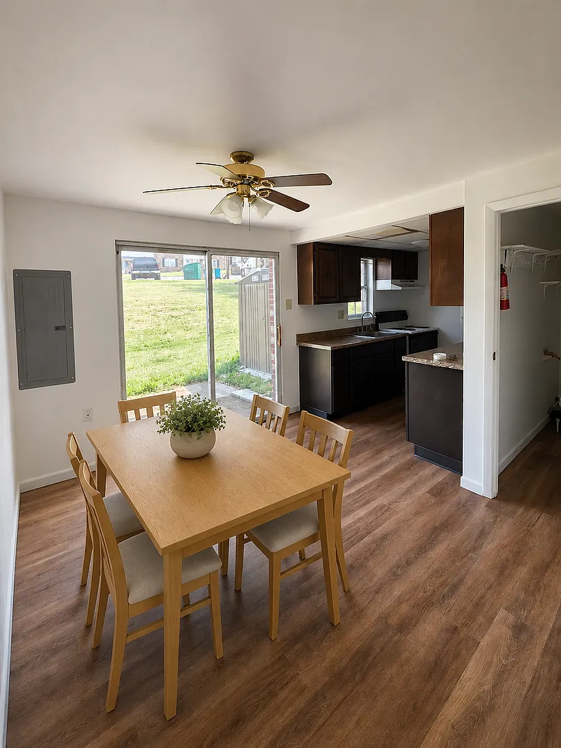 Charming 2-Bedroom Townhome in Enola — Photo 3