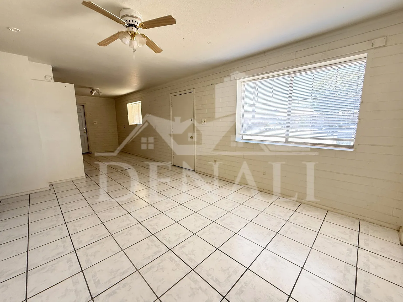 3 bed, 1.0 bath, 910 sqft, $1,595 — Photo 4