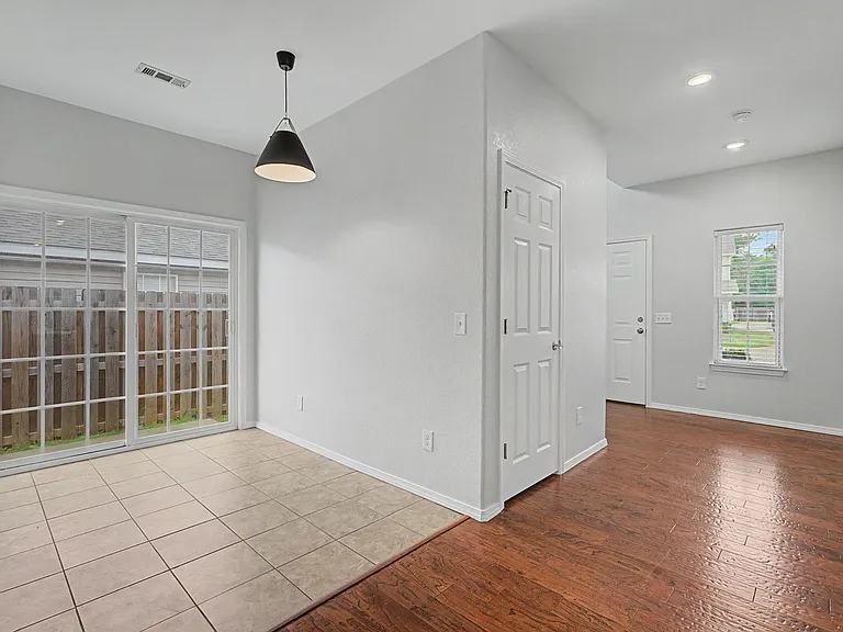 4435 W Pecan St — Photo 7