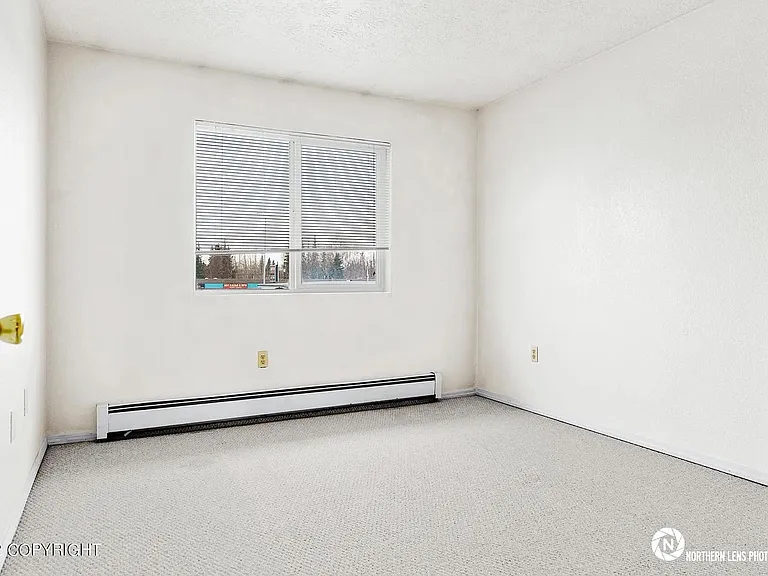 528 State St — Photo 11
