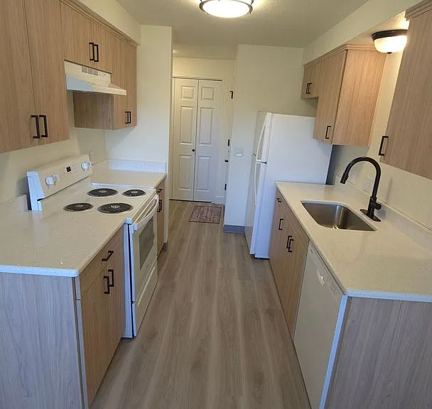 Winfou06-Columbia Village Apartments — Photo 8