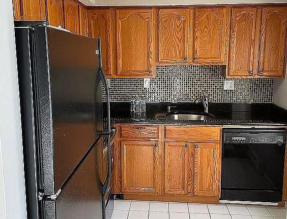 3rd image of 17 Candlewood Dr