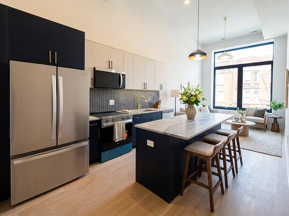 3036 N Lincoln Ave #306