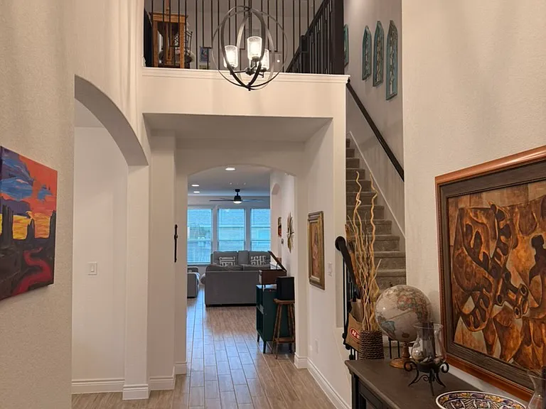 814 Pamplona Ln — Photo 2