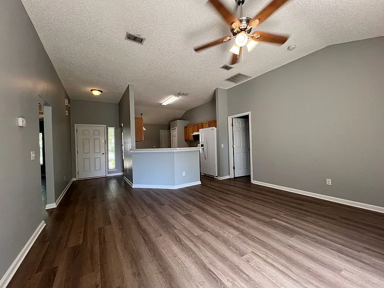 8382 S Stelling Dr — Photo 2