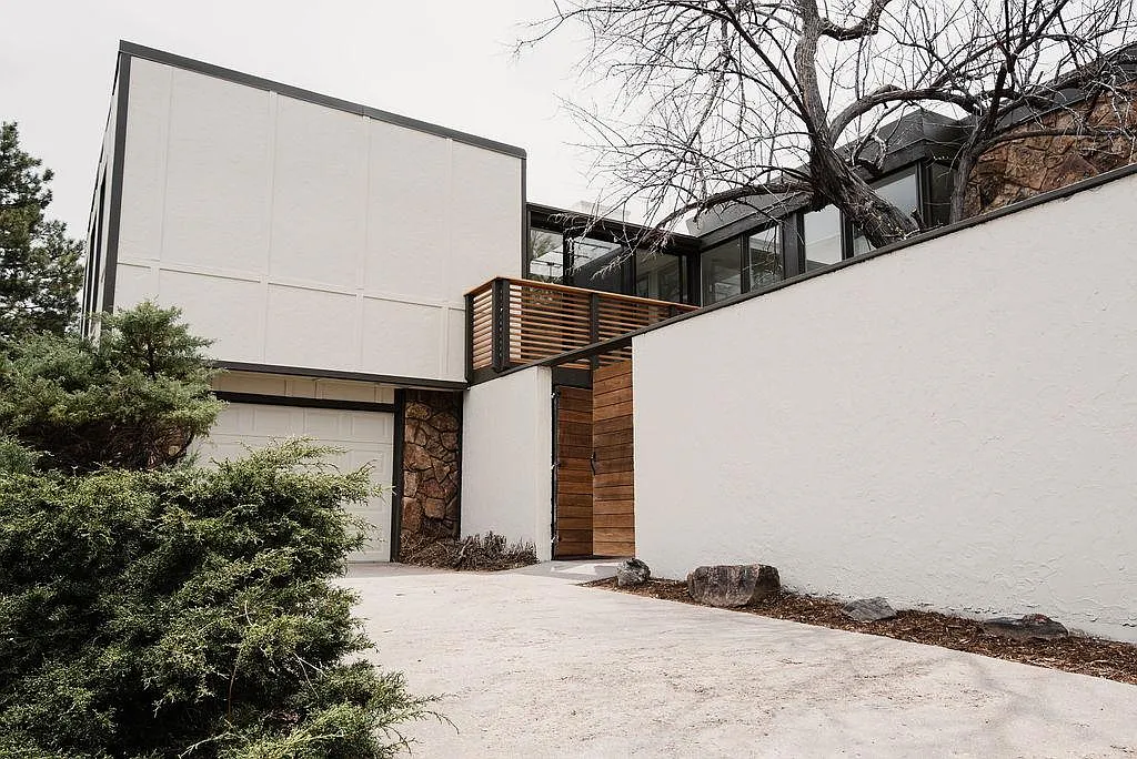 2020 Mount Zion Drive — Photo 1