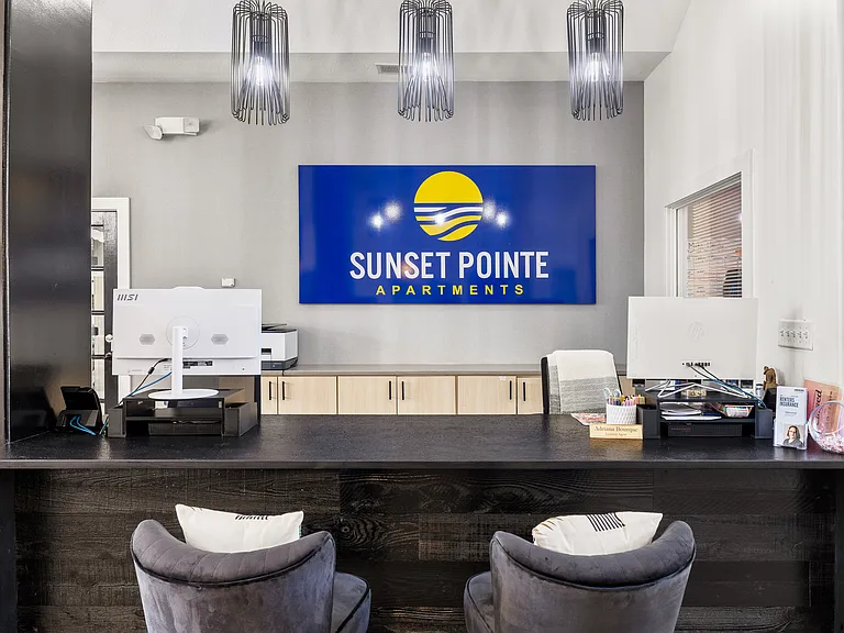 Sunset Pointe Apartments — Photo 8