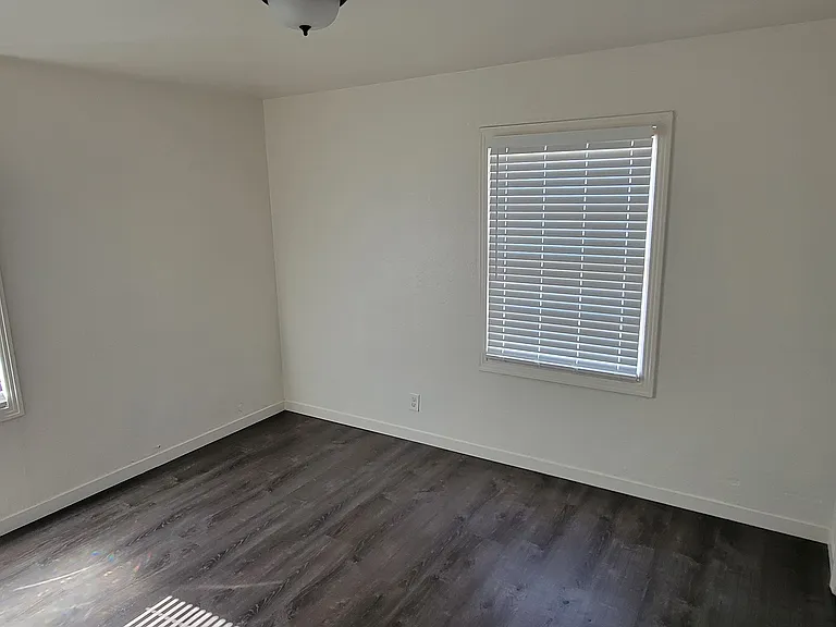 5510 33rd Ave — Photo 3