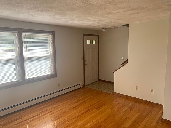 3rd image of 13 Aiello Dr Unit 13