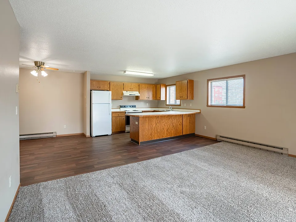 Sheridan Pointe Apartments | 11B | Living