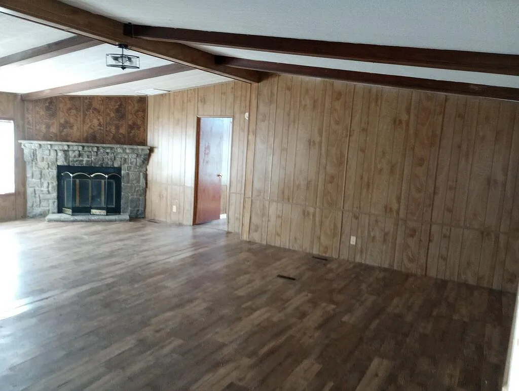 4 bed, 2800 sqft, $1,275 — Photo 2